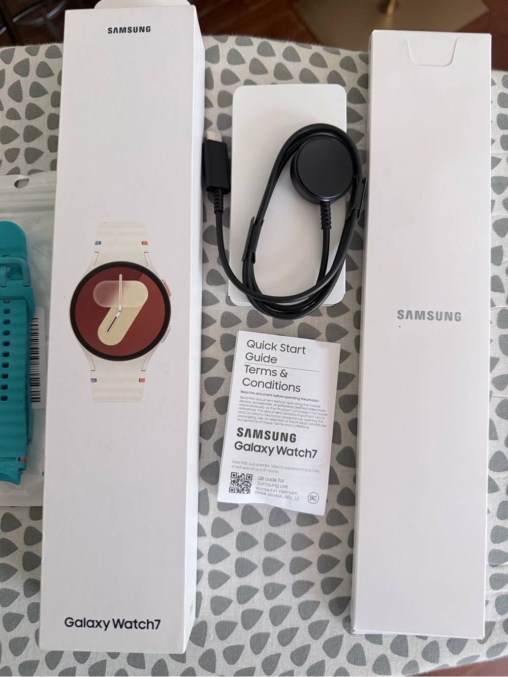 Samsung Galaxy Watch7 40mm Cream Silver + 7 Bands Charger Box - Picture 10 of 10